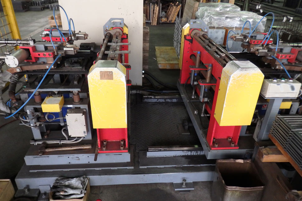 梁網自動溶接ロボット