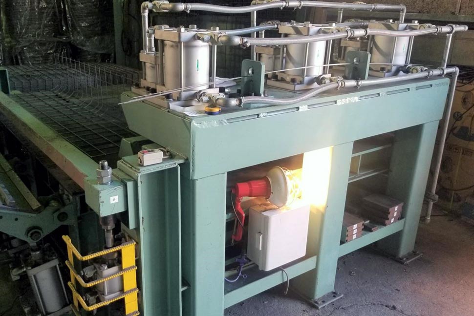 ソケット一体曲げ機